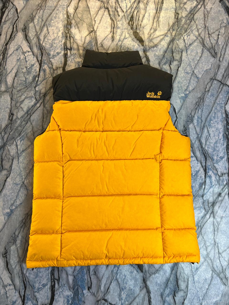 ORIGINAL JACK WOLFSKIN LIGHTWEIGHT BRANDED SLEEVELESS JACKET