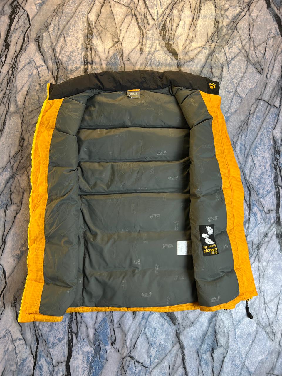 ORIGINAL JACK WOLFSKIN LIGHTWEIGHT BRANDED SLEEVELESS JACKET