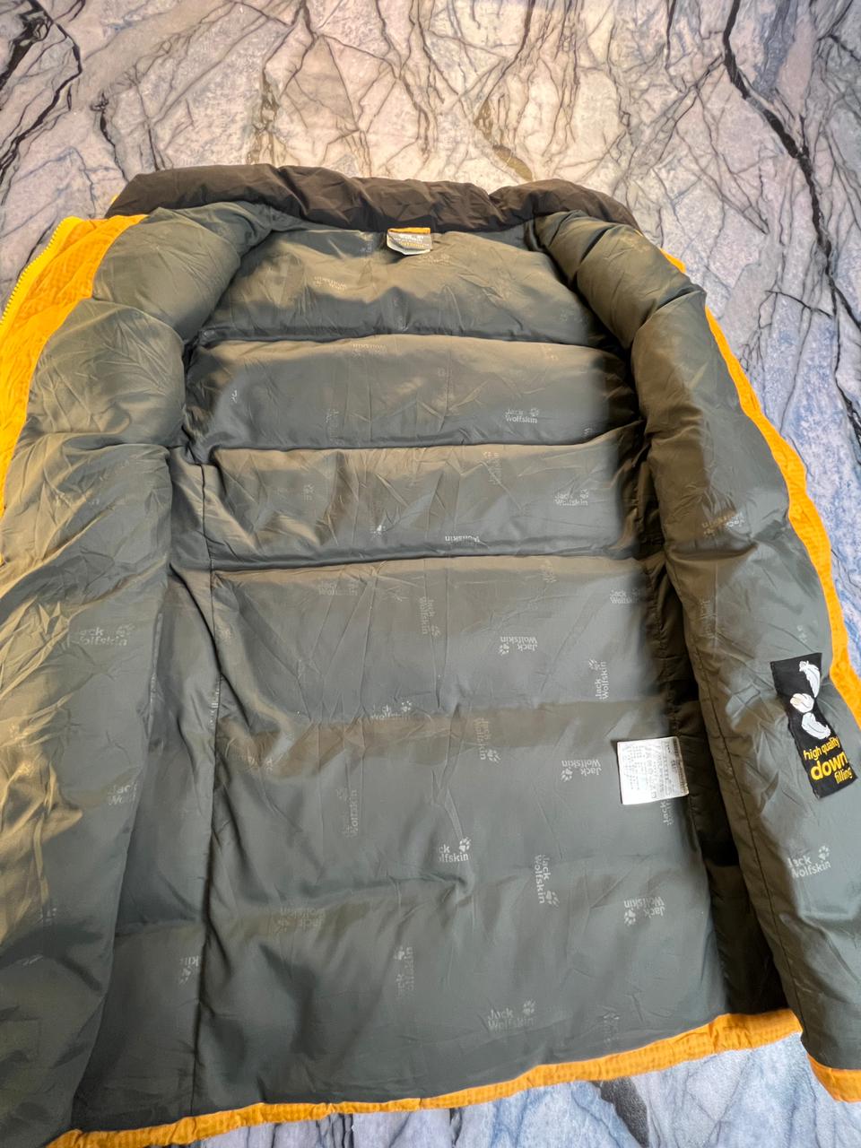 ORIGINAL JACK WOLFSKIN LIGHTWEIGHT BRANDED SLEEVELESS JACKET