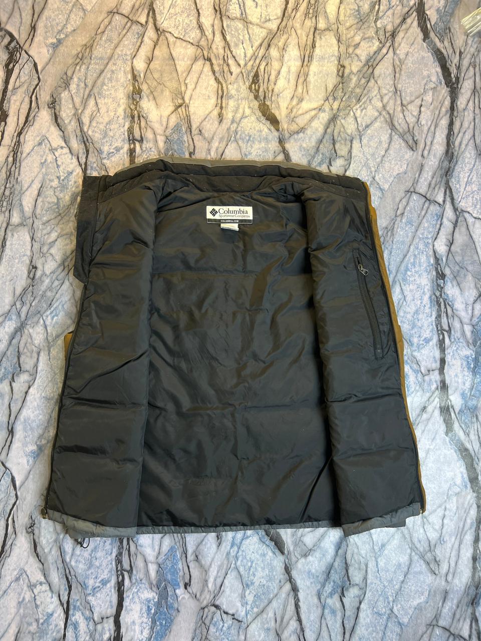 ORIGINAL COLUMBIA LIGHTWEIGHT BRANDED SLEEVELESS JACKET
