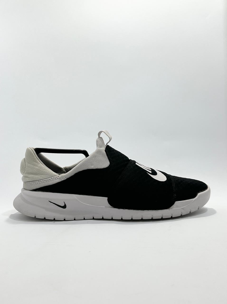 Original Nike Lightweight Branded Running Laceless Shoes