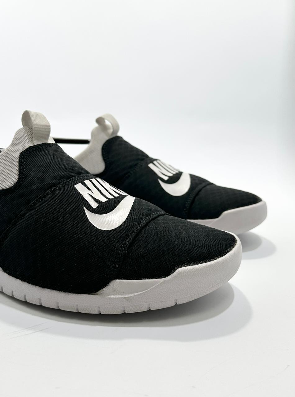 Original Nike Lightweight Branded Running Laceless Shoes