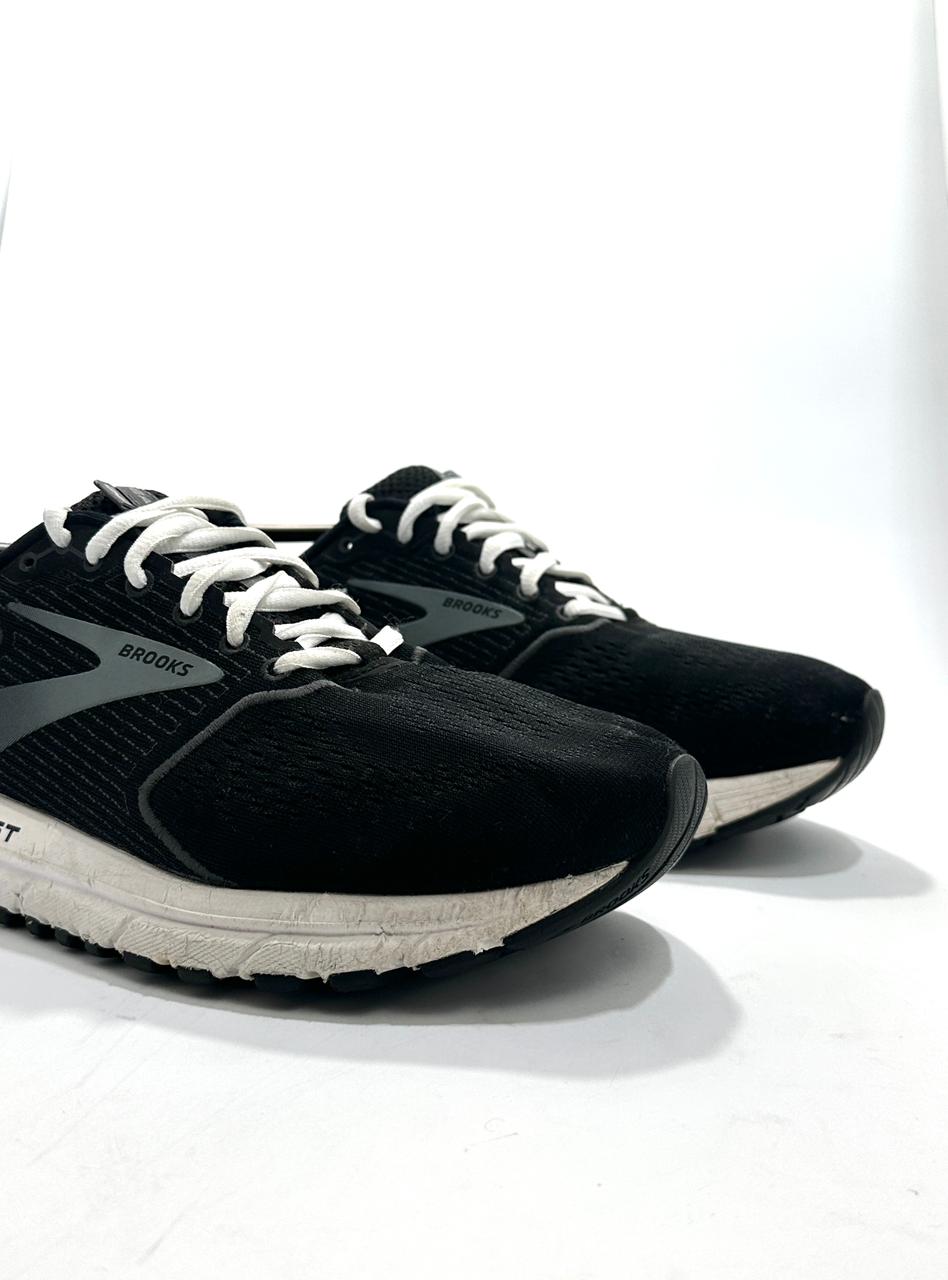 Brooks Beast Lightweight Branded Running Shoes