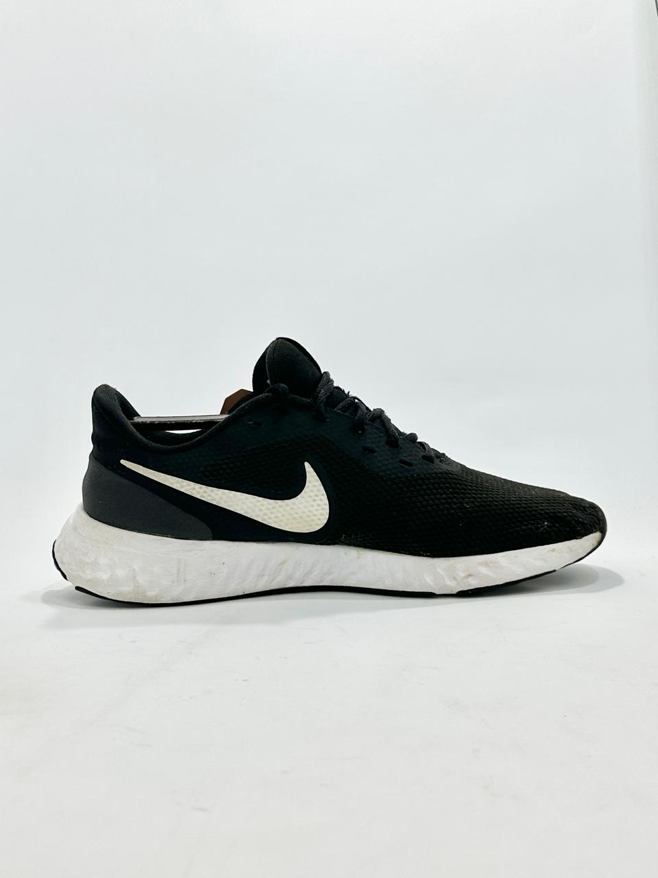 Nike Revolution 5 Lightweight Branded Shoes