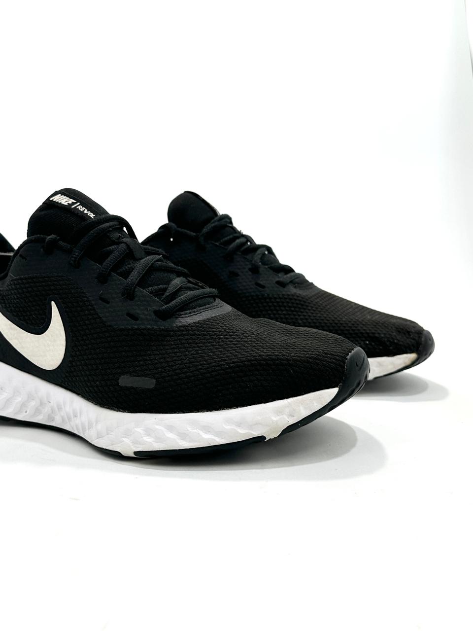 Nike Revolution 5 Lightweight Branded Shoes