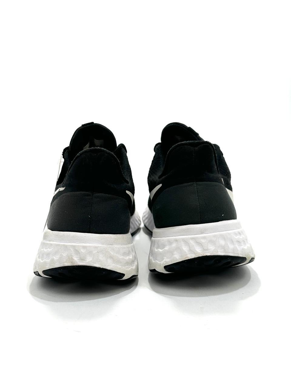 Nike Revolution 5 Lightweight Branded Shoes