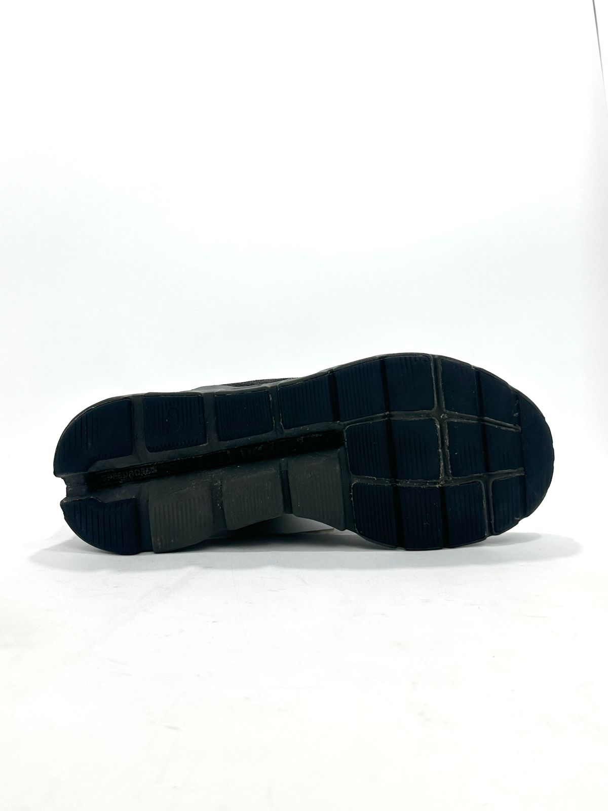 On Cloud On Cloudstratus Trainers  Branded Running Shoes