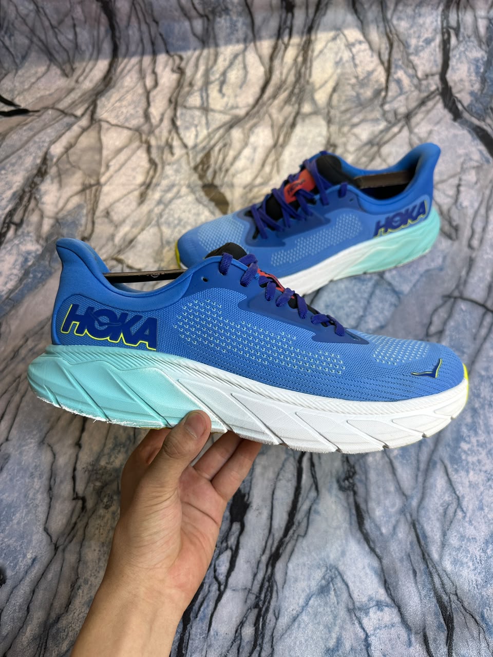 Hoka Arahi 7 Branded Shoes