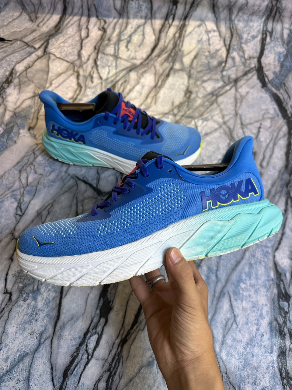 Hoka Arahi 7 Branded Shoes