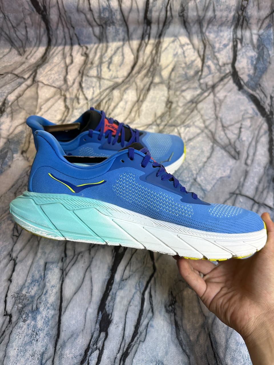 Hoka Arahi 7 Branded Shoes