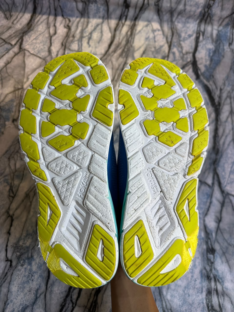 Hoka Arahi 7 Branded Shoes