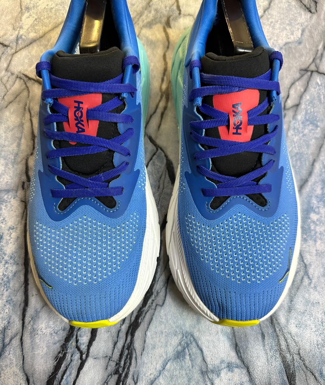 Hoka Arahi 7 Branded Shoes