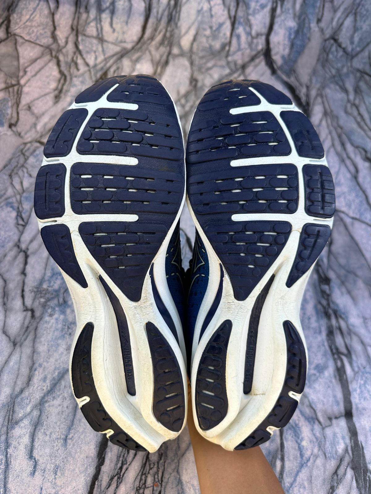 Mizuno Wave Rider 25 Branded Running Shoes