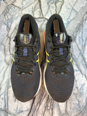 ASICS Gel-Cumulus 24 in the "Navy/Olive Oil Branded Running Shoes