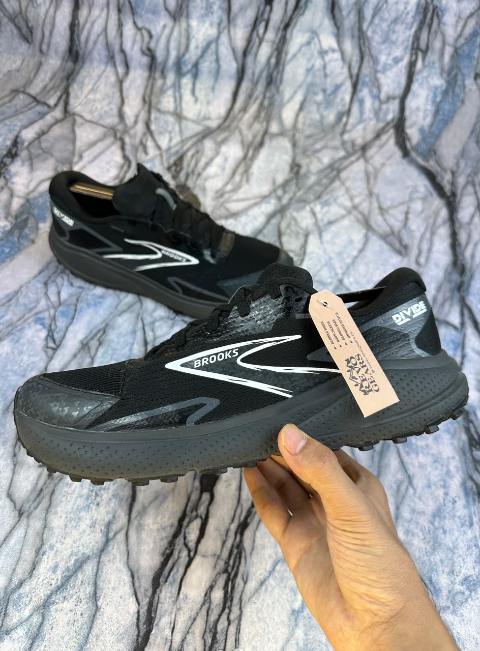 Brooks Divide 5 Lightweight Branded Trial Running Shoes