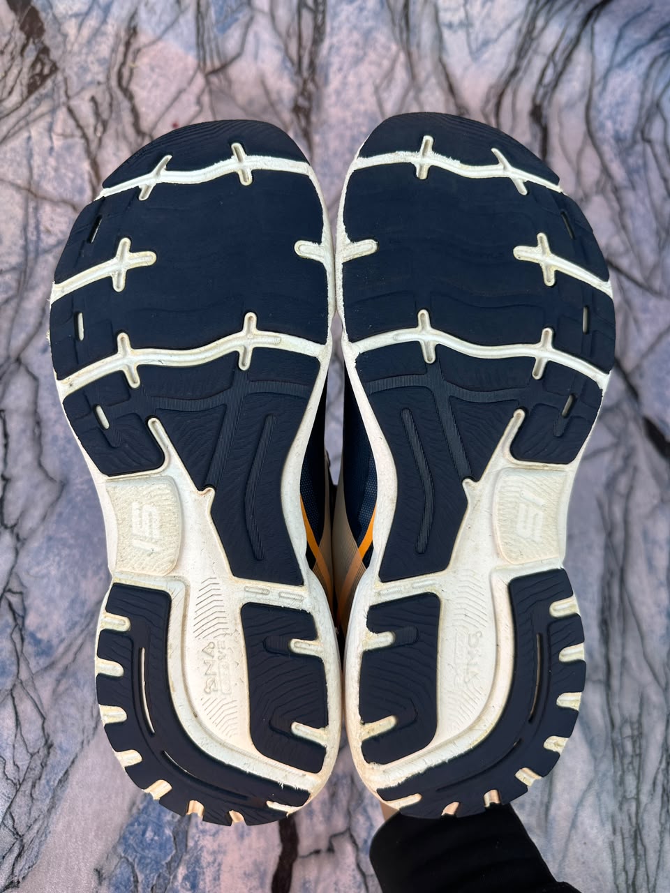 Brooks Ghost 15 Lightweight Branded Shoes